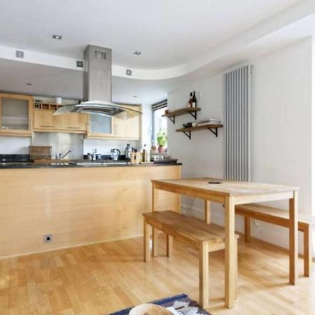 Peaceful Modern 2 Bedroom Flat With Water Views London Bagian luar foto