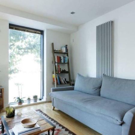 Peaceful Modern 2 Bedroom Flat With Water Views London Bagian luar foto