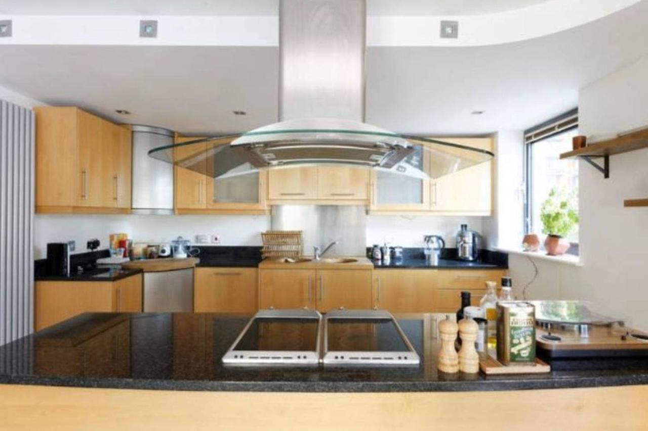 Peaceful Modern 2 Bedroom Flat With Water Views London Bagian luar foto
