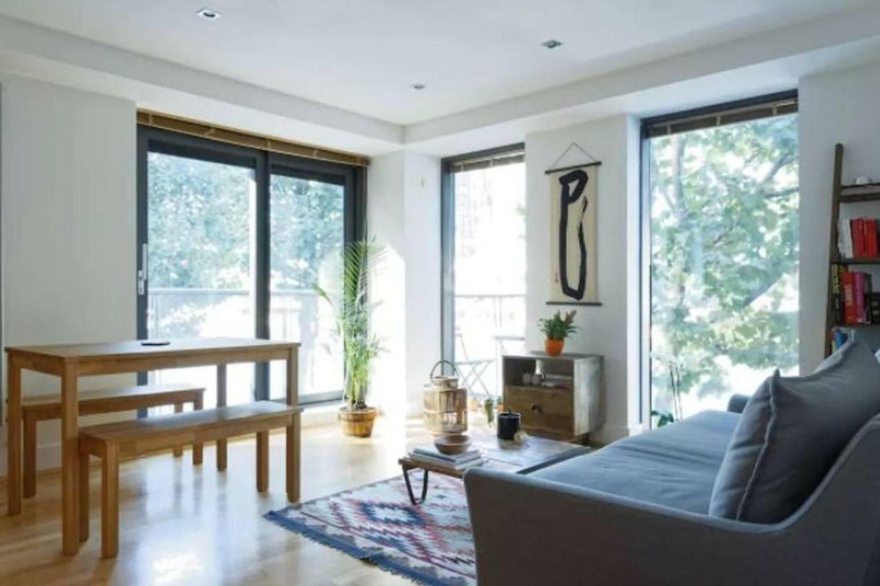 Peaceful Modern 2 Bedroom Flat With Water Views London Bagian luar foto