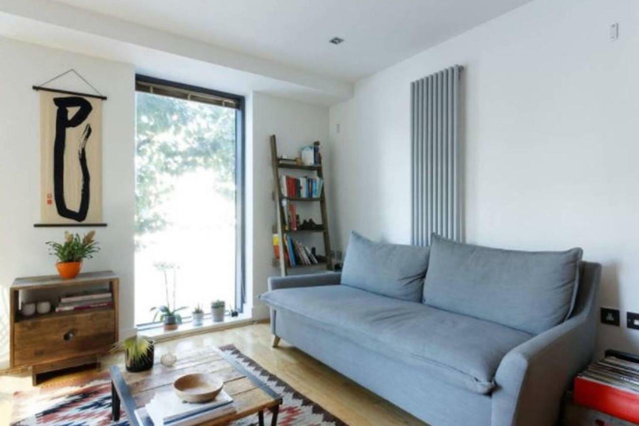 Peaceful Modern 2 Bedroom Flat With Water Views London Bagian luar foto